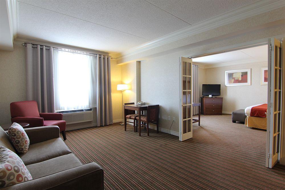 Holiday Inn Express Whitby Oshawa By Ihg Zewnętrze zdjęcie