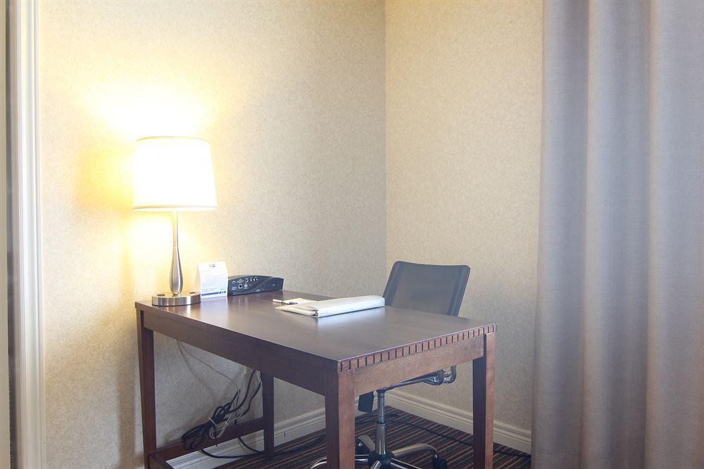 Holiday Inn Express Whitby Oshawa By Ihg Zewnętrze zdjęcie