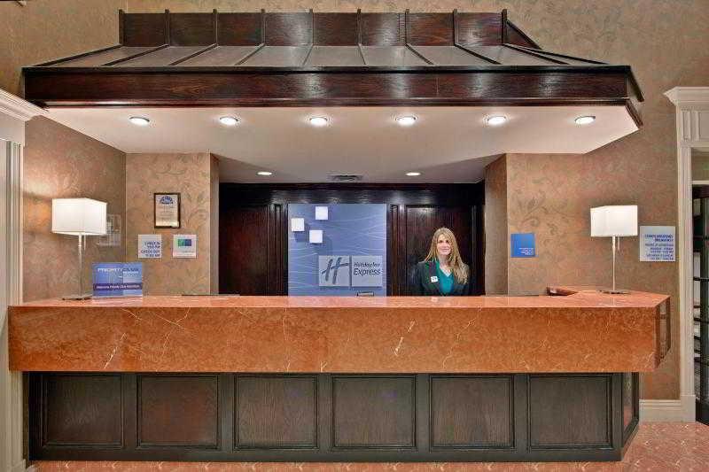 Holiday Inn Express Whitby Oshawa By Ihg Zewnętrze zdjęcie