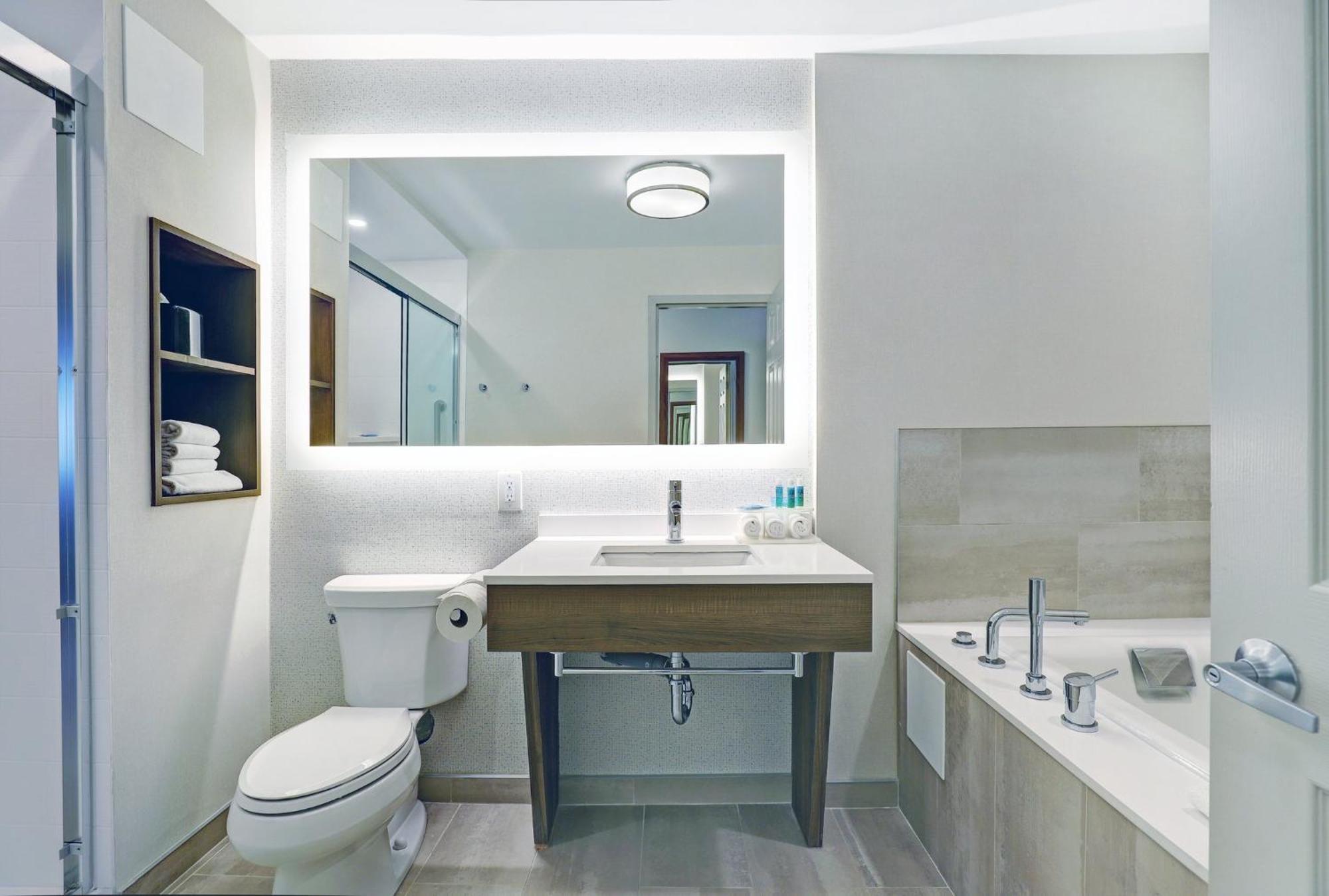 Holiday Inn Express Whitby Oshawa By Ihg Zewnętrze zdjęcie