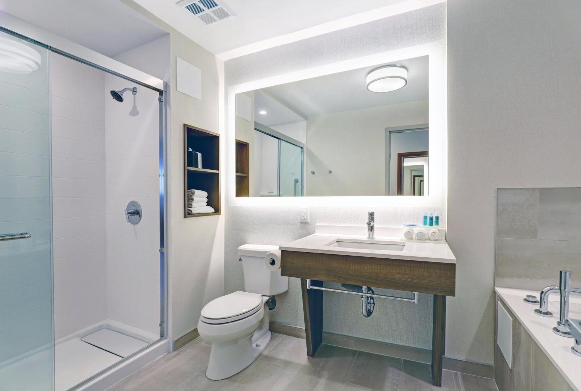 Holiday Inn Express Whitby Oshawa By Ihg Zewnętrze zdjęcie