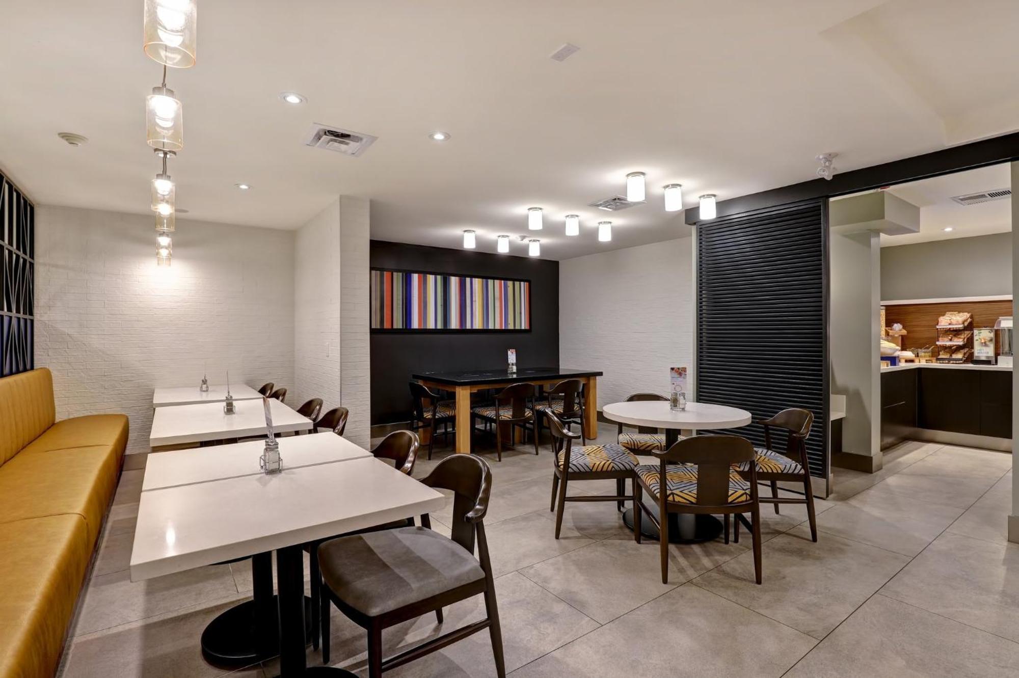 Holiday Inn Express Whitby Oshawa By Ihg Zewnętrze zdjęcie
