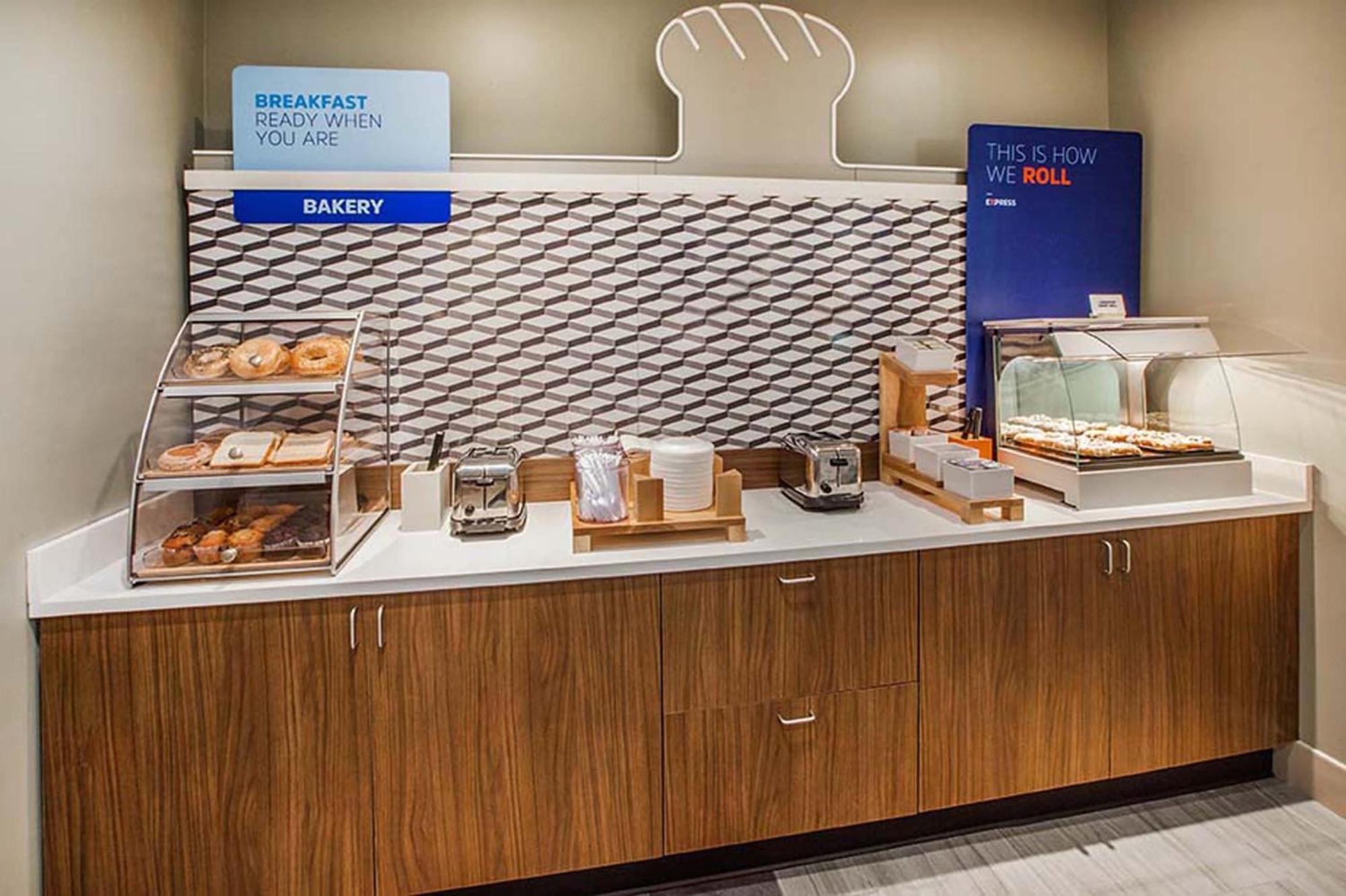 Holiday Inn Express Whitby Oshawa By Ihg Zewnętrze zdjęcie