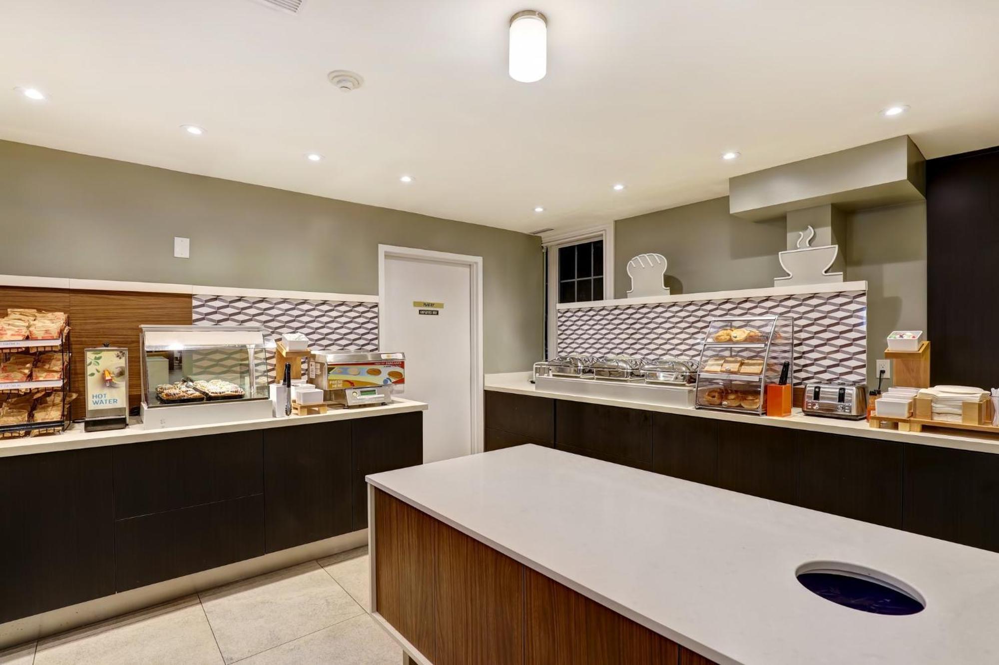 Holiday Inn Express Whitby Oshawa By Ihg Zewnętrze zdjęcie