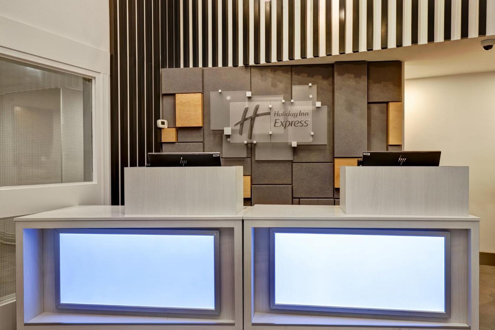 Holiday Inn Express Whitby Oshawa By Ihg Zewnętrze zdjęcie