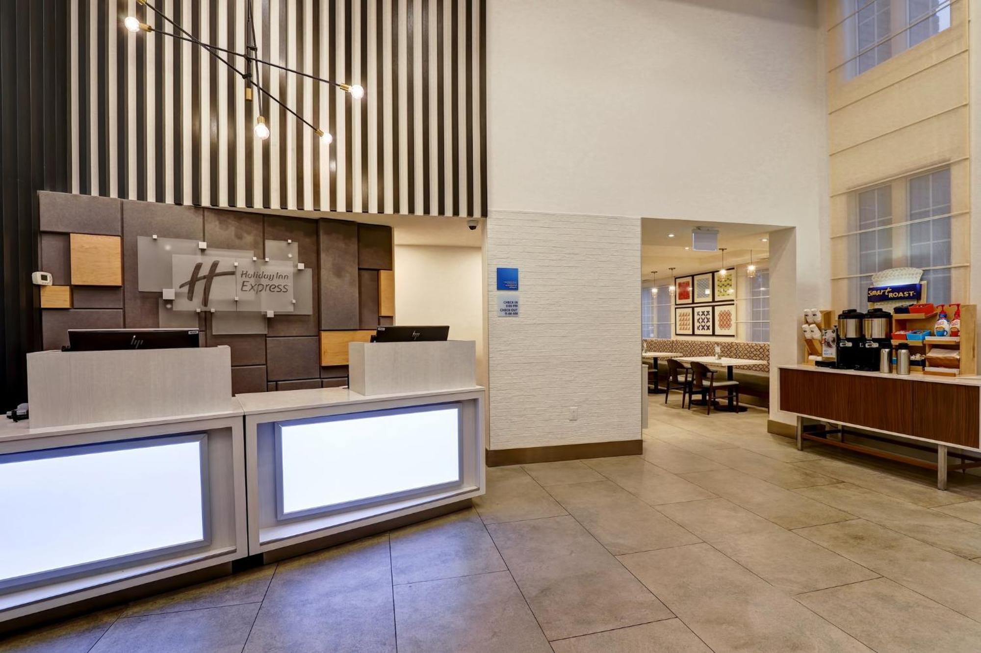 Holiday Inn Express Whitby Oshawa By Ihg Zewnętrze zdjęcie