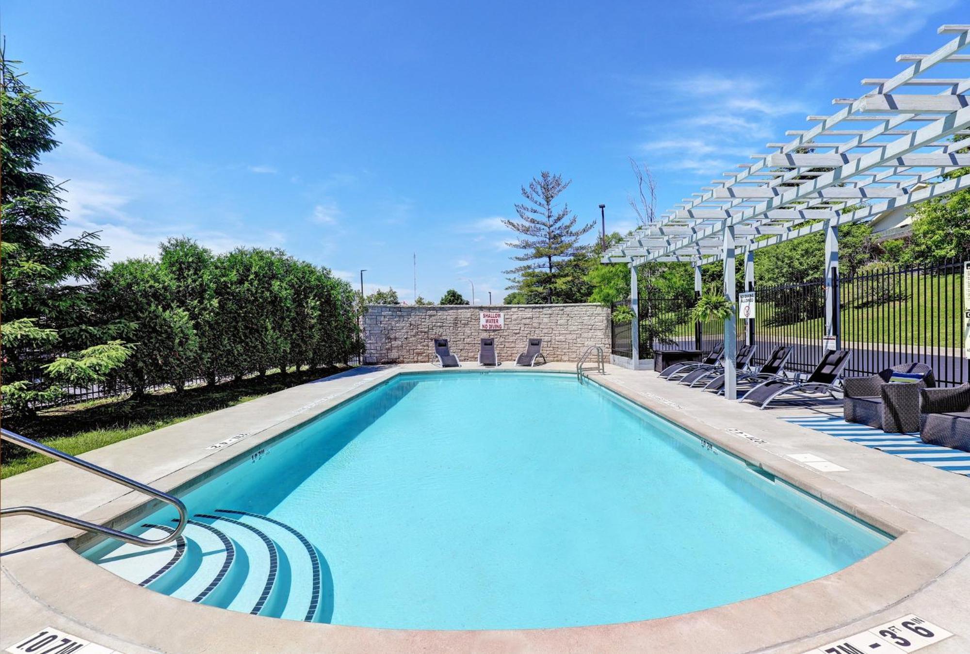 Holiday Inn Express Whitby Oshawa By Ihg Zewnętrze zdjęcie
