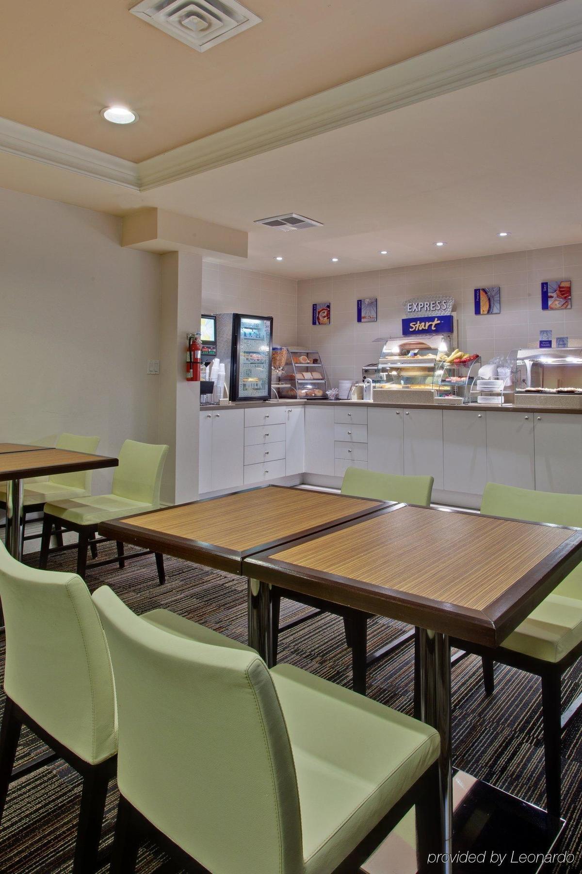 Holiday Inn Express Whitby Oshawa By Ihg Zewnętrze zdjęcie