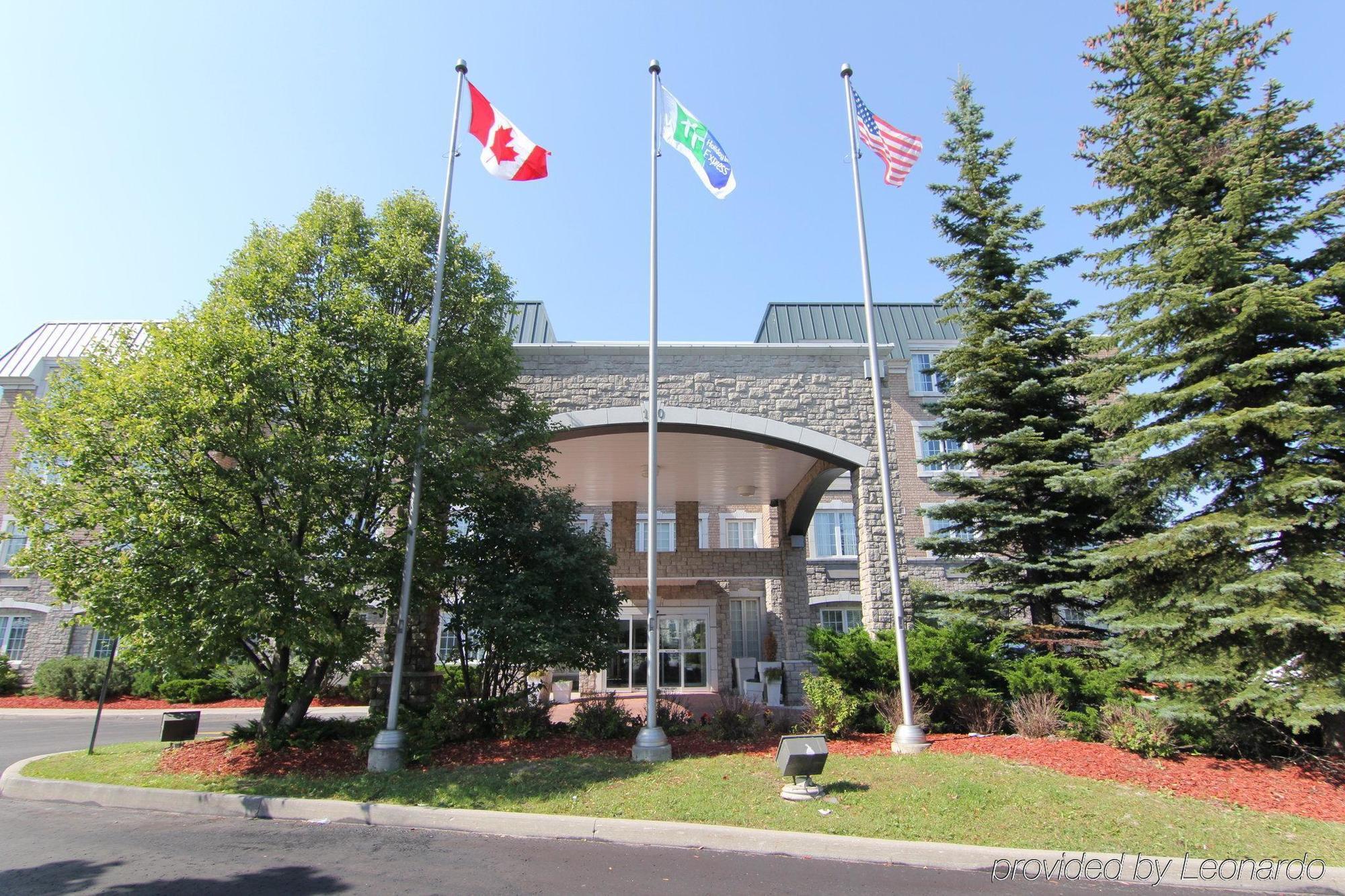 Holiday Inn Express Whitby Oshawa By Ihg Zewnętrze zdjęcie